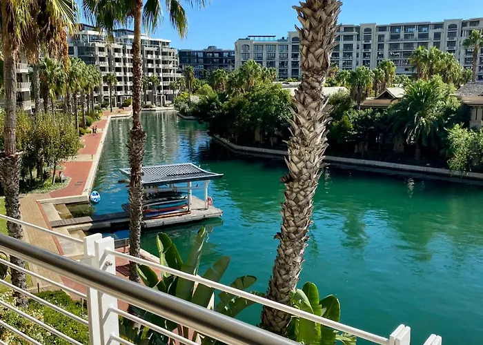 Modern, Beautiful 1 Bed With Views -V&A Waterfront