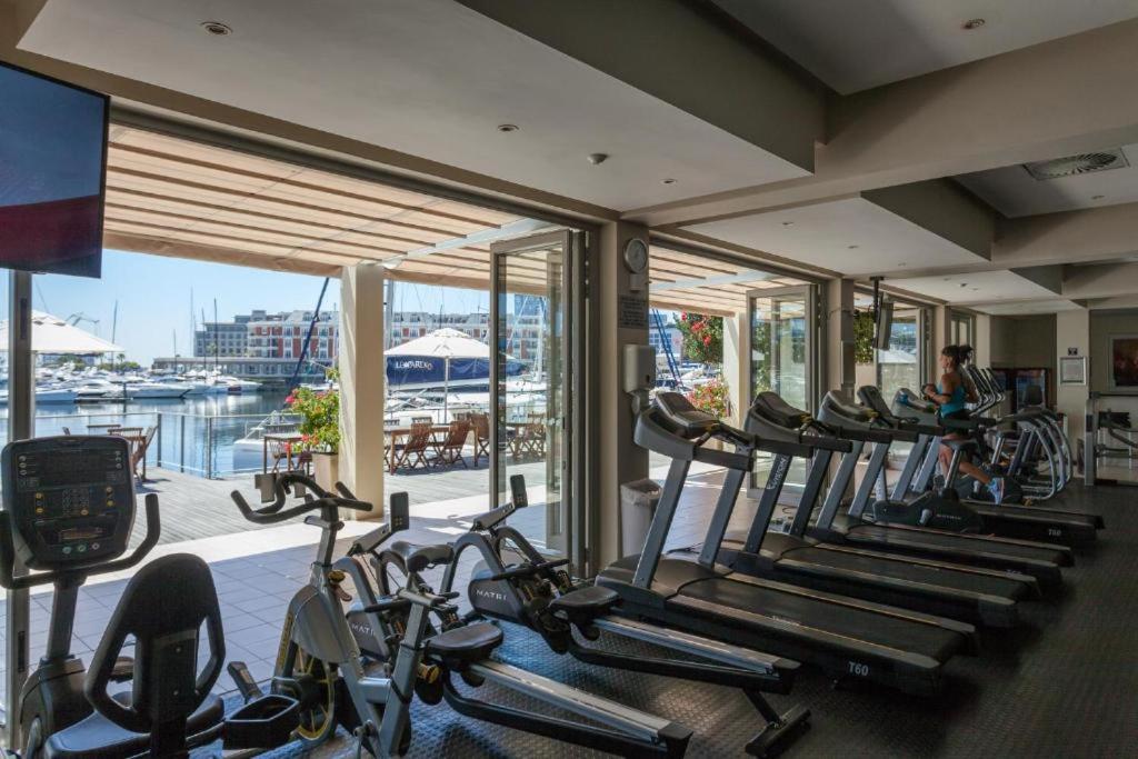 Modern, Beautiful 1 Bed With Views -v&a Waterfront *