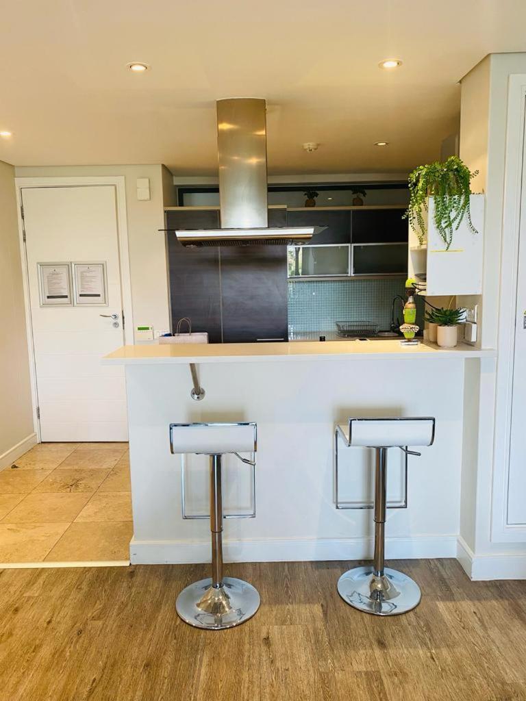 Modern, Beautiful 1 Bed With Views -v&a Waterfront