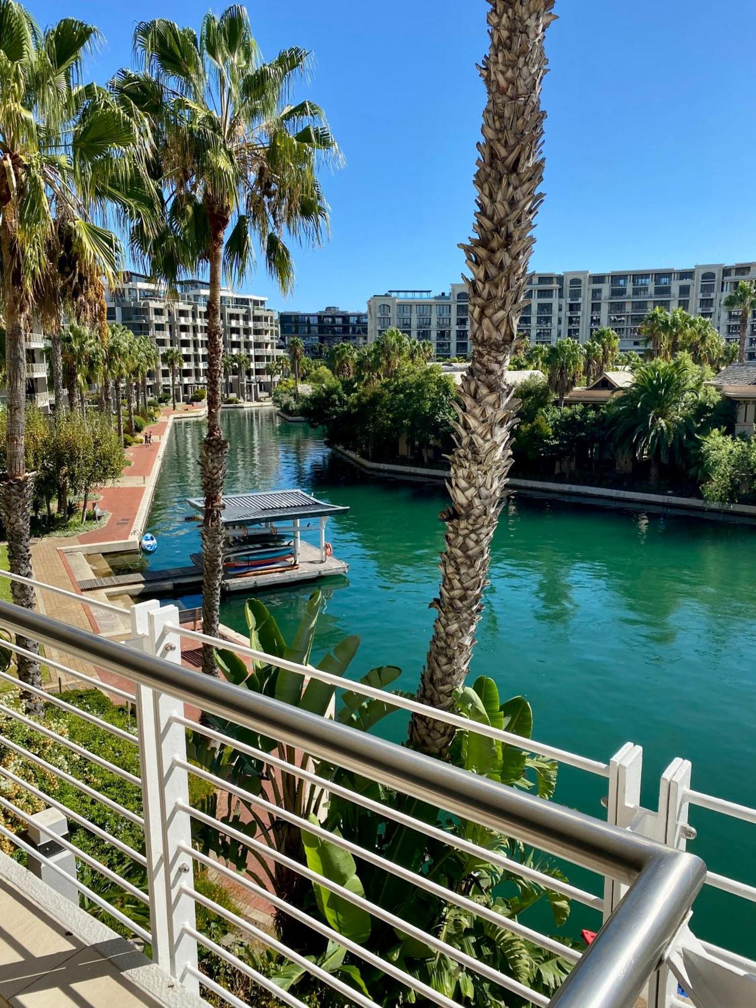 Modern, Beautiful 1 Bed With Views -v&a Waterfront Apartment Cape Town