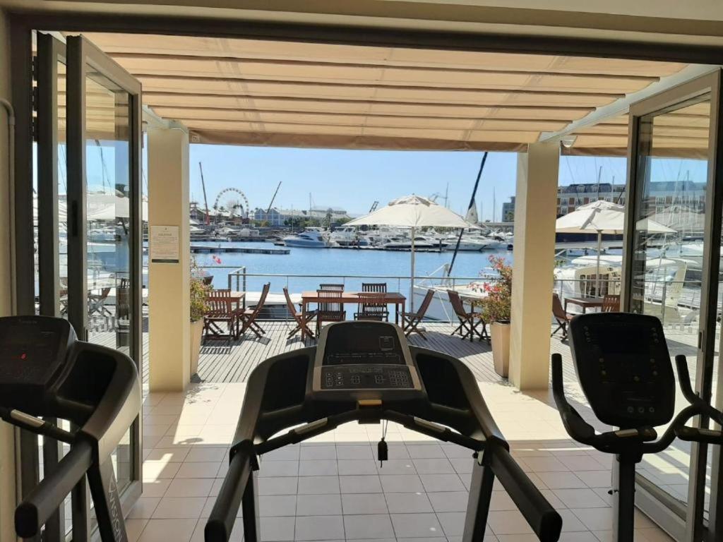 Modern, Beautiful 1 Bed With Views -v&a Waterfront *