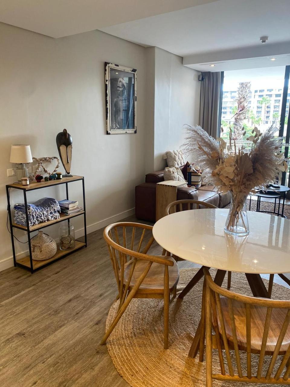 Modern, Beautiful 1 Bed With Views -v&a Waterfront * Cape Town